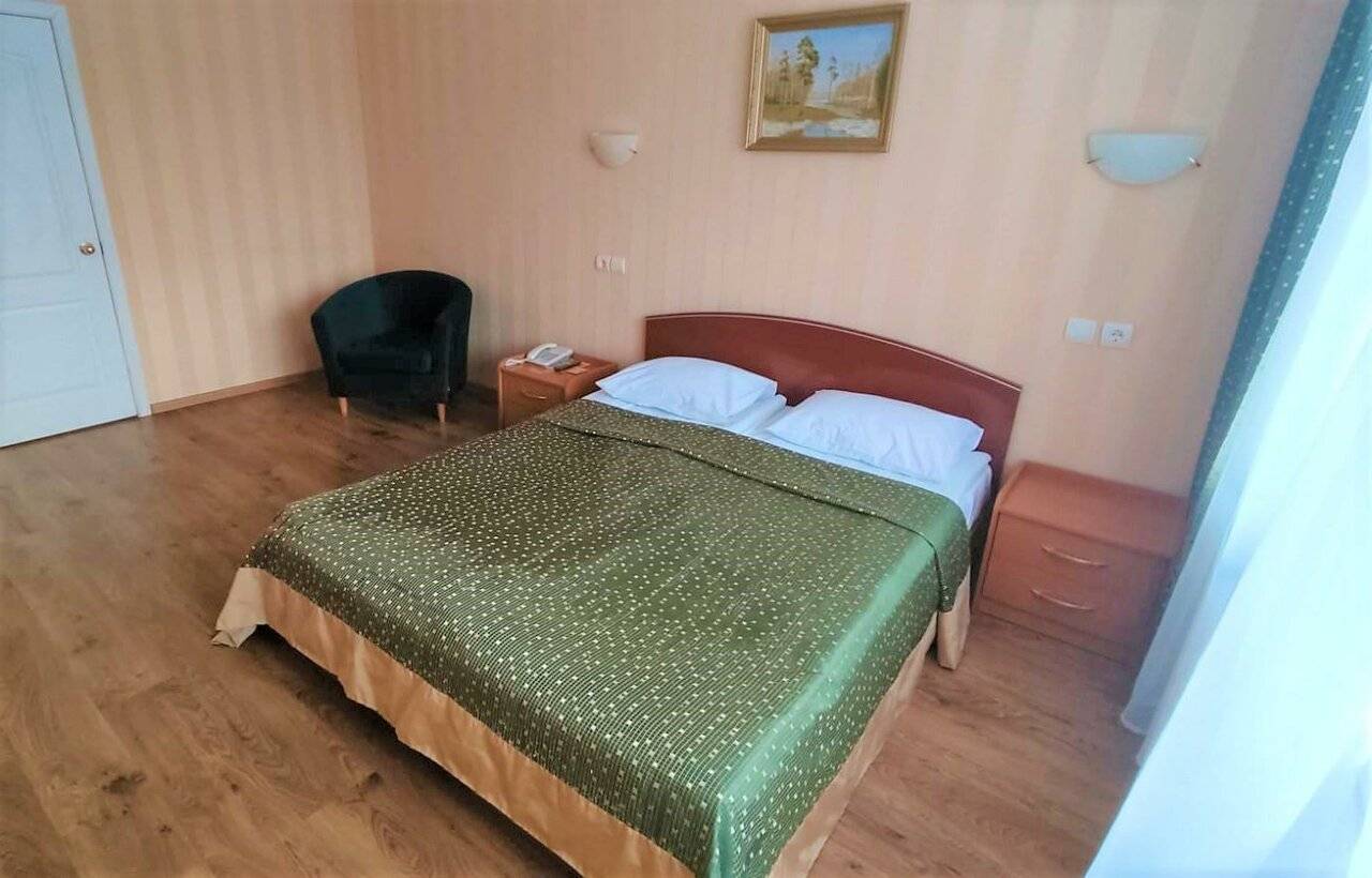 Номер стандарт с 1 двуспальной кроватью